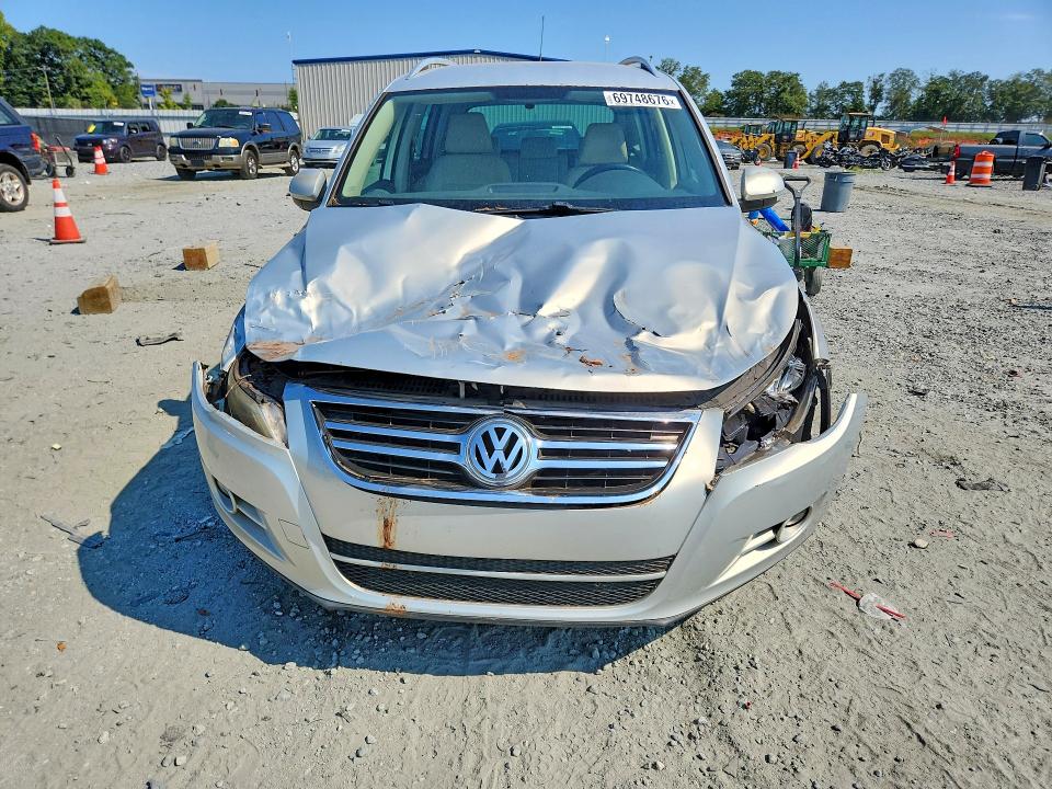 Продажа на аукционе авто 2011 Volkswagen Tiguan, vin: WVGAV7AX8BW522364, номер лота: 69748676
