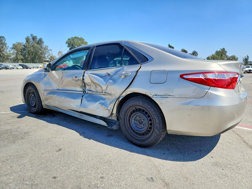 69123296 :رقم المزاد ، 4T1BF1FK5FU909595 vin ، 2015 Toyota Camry مزاد بيع
