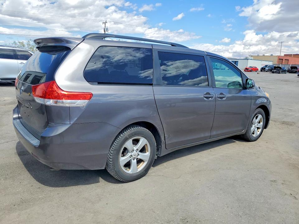 Продажа на аукционе авто 2011 Toyota Sienna, vin: 5TDKK3DC0BS037624, номер лота: 71252276