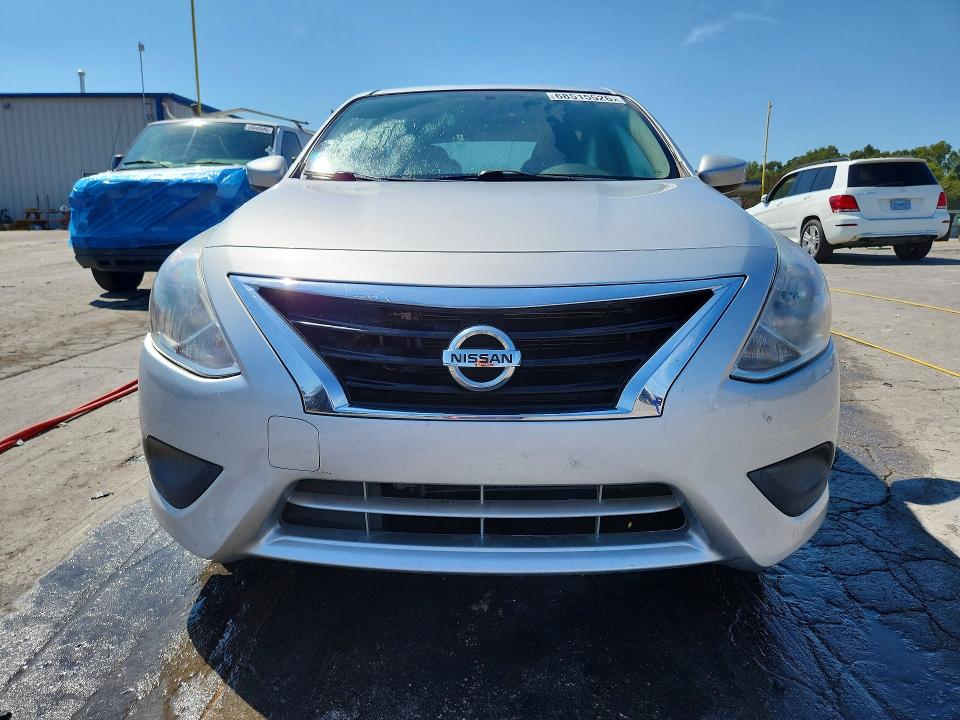 68515526 :رقم المزاد ، 3N1CN7AP8KL806258 vin ، 2019 Nissan Versa مزاد بيع