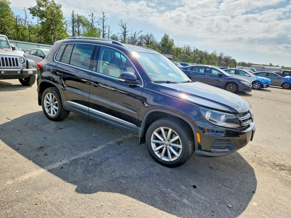 69204536 :رقم المزاد ، WVGSV7AX2HK005078 vin ، 2017 Volkswagen Tiguan مزاد بيع