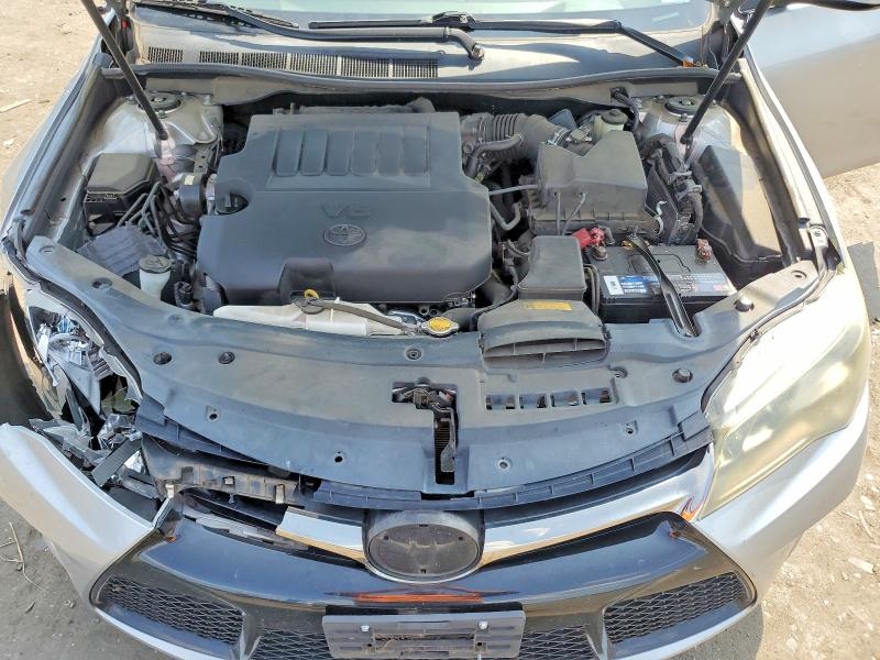 67132086 :رقم المزاد ، 4T1BK1FK0FU556422 vin ، 2015 Toyota Camry مزاد بيع