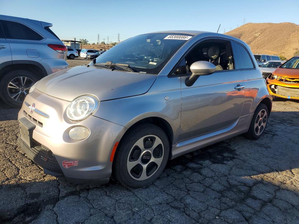 2017 Fiat 500 მანქანა იყიდება აუქციონზე, vin: 3C3CFFGE1HT699111, აუქციონის ნომერი: 68300086