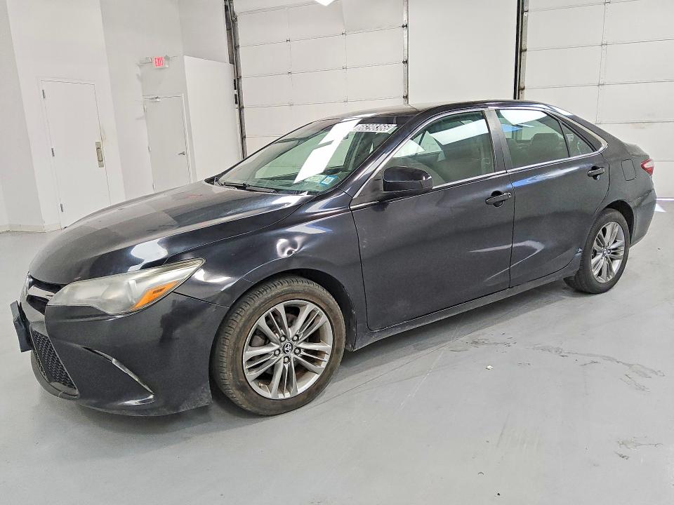 66298366 :رقم المزاد ، 4T1BF1FK0HU789577 vin ، 2017 Toyota Camry مزاد بيع