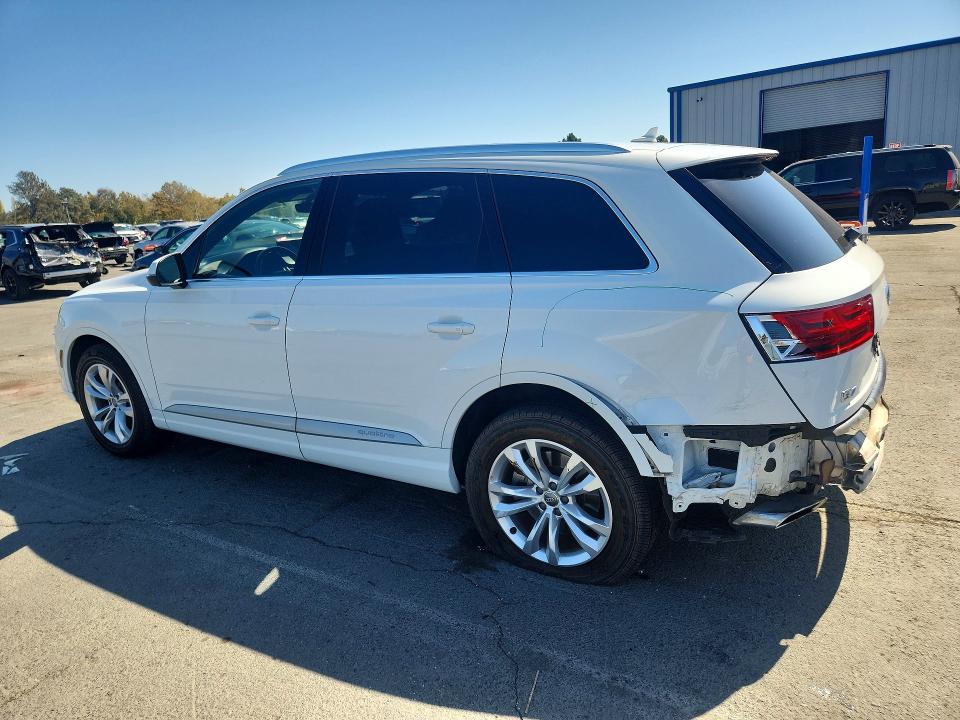 2017 Audi Q7 მანქანა იყიდება აუქციონზე, vin: WA1AHAF7XGD043671, აუქციონის ნომერი: 69742136