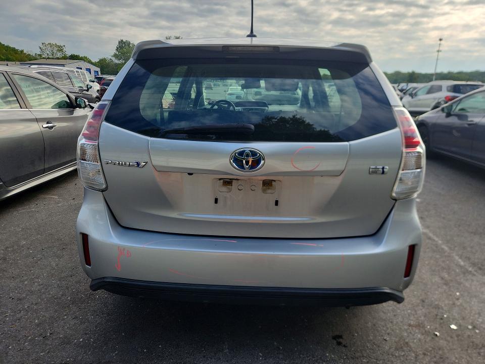 69364456 :رقم المزاد ، JTDZN3EUXHJ065868 vin ، 2017 Toyota Prius V مزاد بيع
