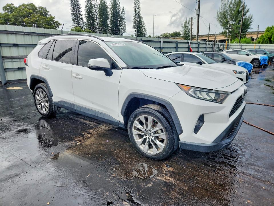 70419176 :رقم المزاد ، 2T3C1RFV2LC042818 vin ، 2020 Toyota Rav4 مزاد بيع