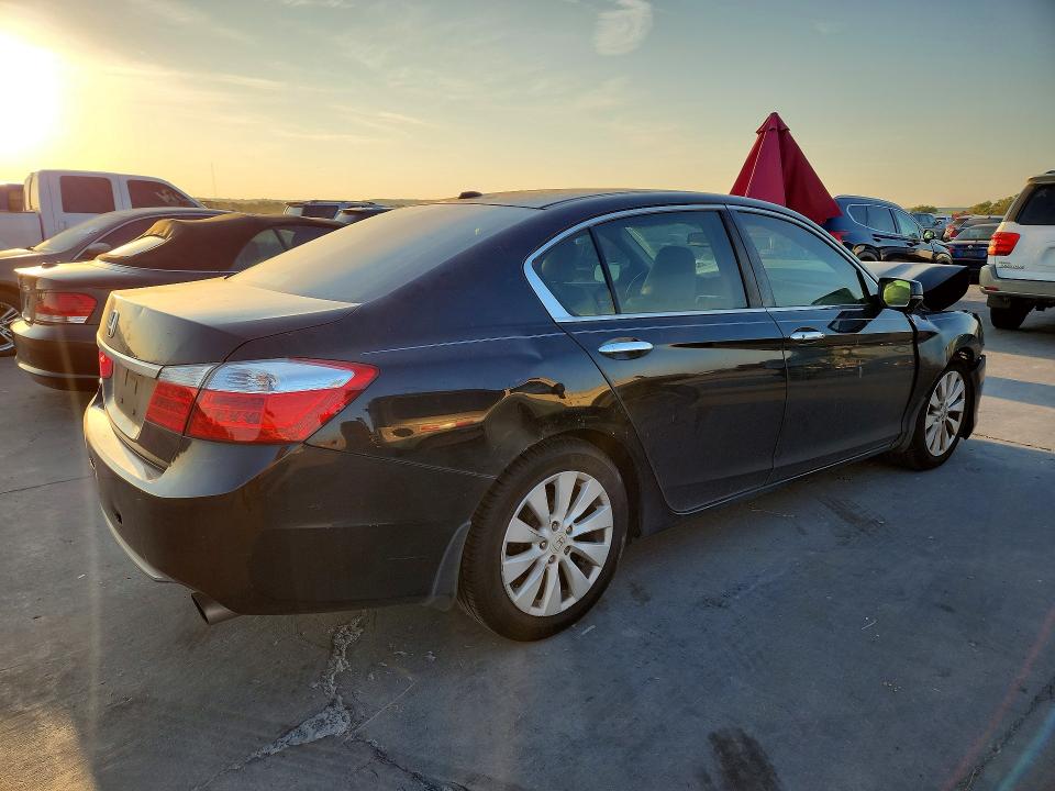 69292656 :رقم المزاد ، 1HGCR2F81FA094714 vin ، 2015 Honda Accord مزاد بيع