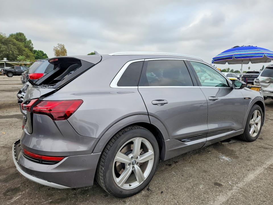 Auction sale of the 2019 Audi E-tron, vin: WA1LAAGE8KB010522, lot number: 69080996