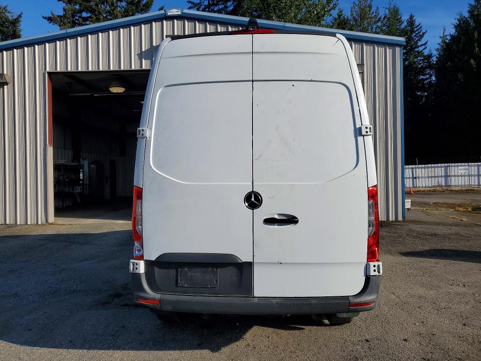 60421686 :رقم المزاد ، W1Y40BHY8NT114885 vin ، 2022 Mercedes-benz Sprinter مزاد بيع