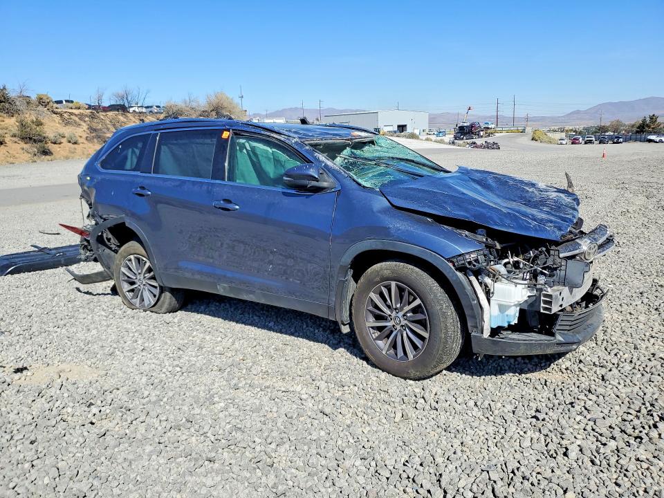 Продажа на аукционе авто 2019 Toyota Highlander, vin: 5TDJZRFHXKS704198, номер лота: 70179466
