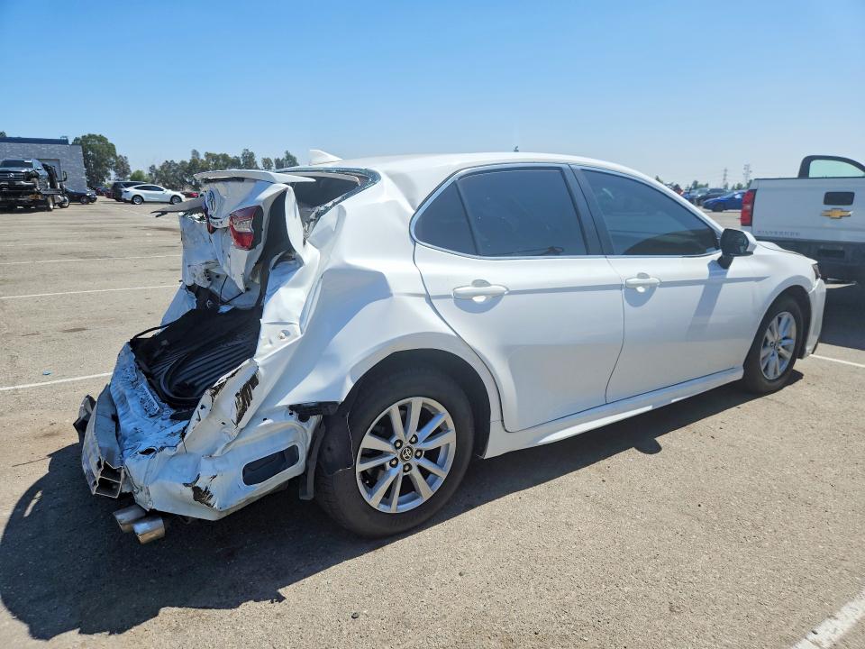 69058306 :رقم المزاد ، 4T1G11AK3MU521600 vin ، 2021 Toyota Camry مزاد بيع