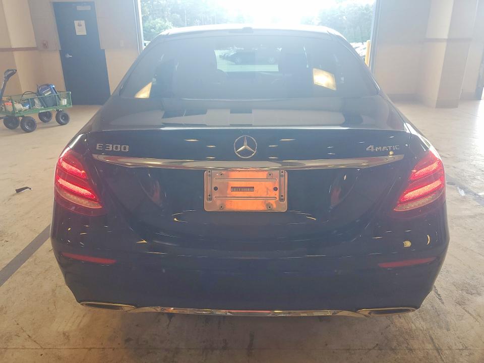 69104666 :رقم المزاد ، WDDZF4KB7JA369709 vin ، 2018 Mercedes-benz E مزاد بيع