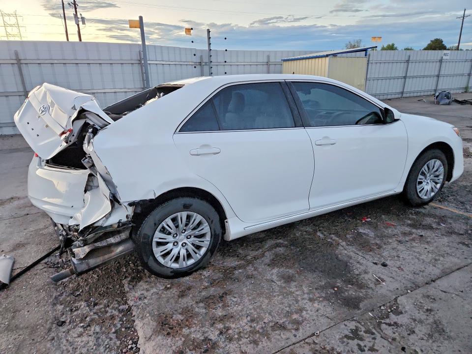 68877906 :رقم المزاد ، 4T1BF1FK8EU419974 vin ، 2014 Toyota Camry مزاد بيع