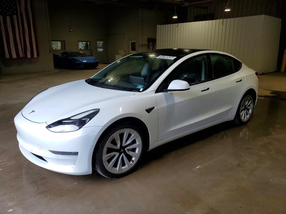 2022 Tesla Model 3 მანქანა იყიდება აუქციონზე, vin: 5YJ3E1EA5NF372335, აუქციონის ნომერი: 70709936