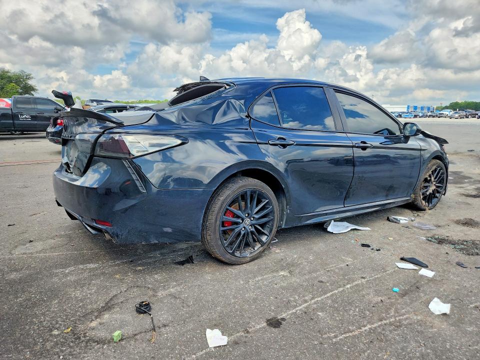 69438386 :رقم المزاد ، 4T1B11HK6KU188614 vin ، 2019 Toyota Camry مزاد بيع