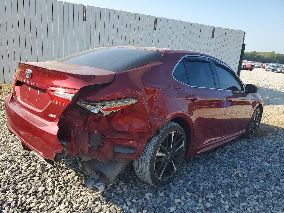 2018 Toyota Camry მანქანა იყიდება აუქციონზე, vin: 4T1B61HK1JU625208, აუქციონის ნომერი: 69637156