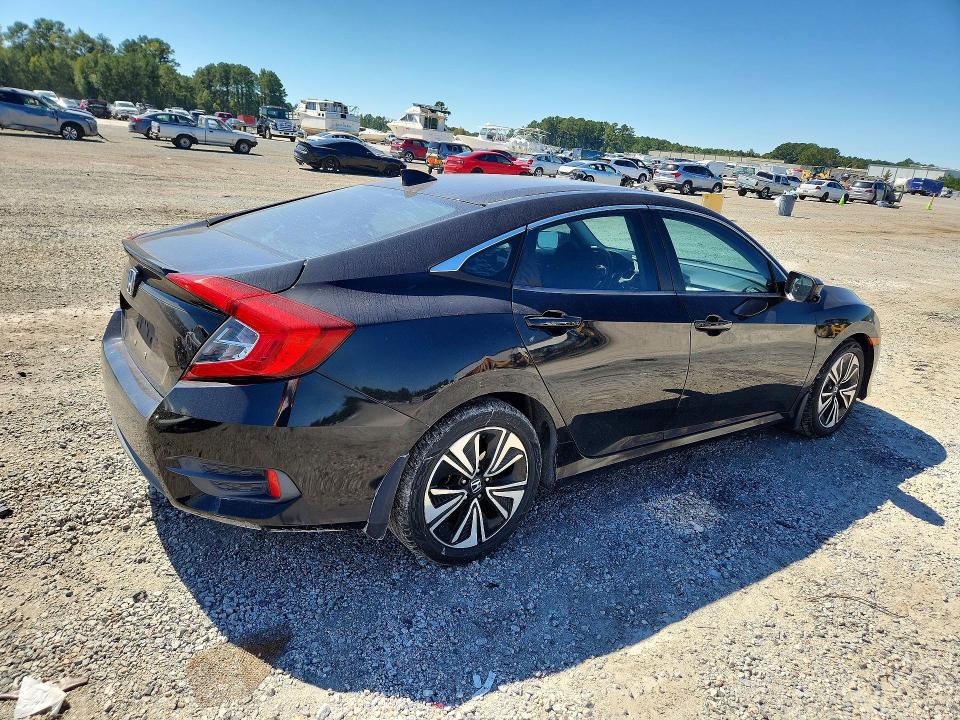 Продажа на аукционе авто 2018 Honda Civic, vin: 19XFC1E38JE002792, номер лота: 70613646