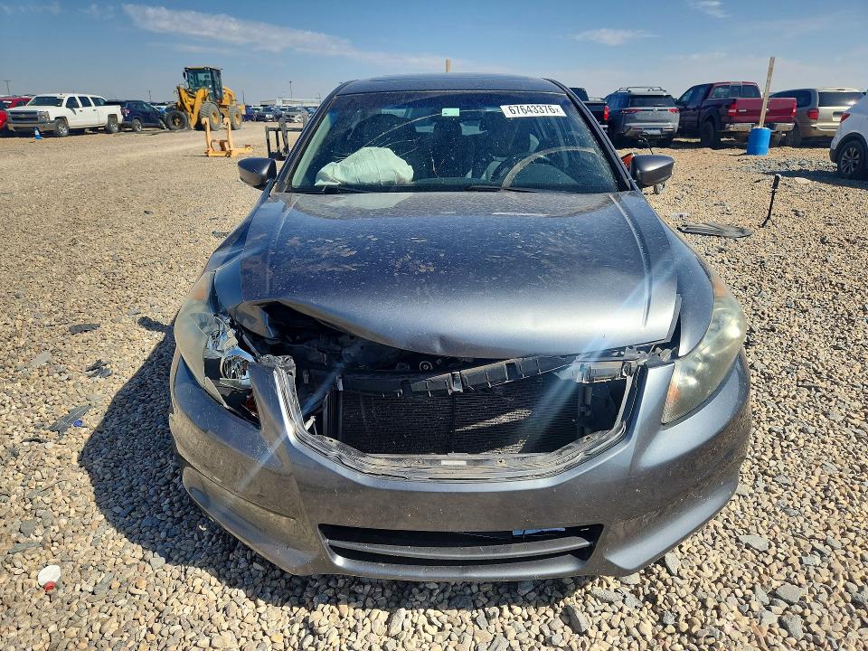 67643376 :رقم المزاد ، 1HGCP2F84BA113899 vin ، 2011 Honda Accord مزاد بيع