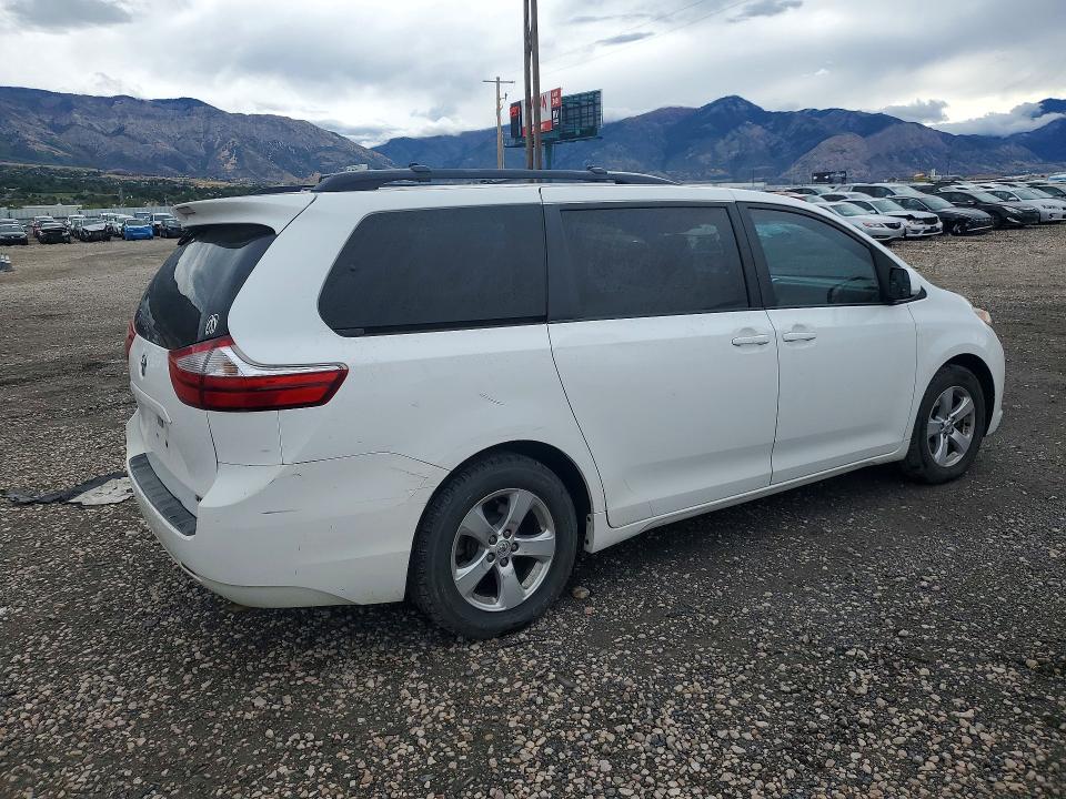 Продаж на аукціоні авто 2015 Toyota Sienna, vin: 5TDKK3DC8FS620559, номер лоту: 69958216