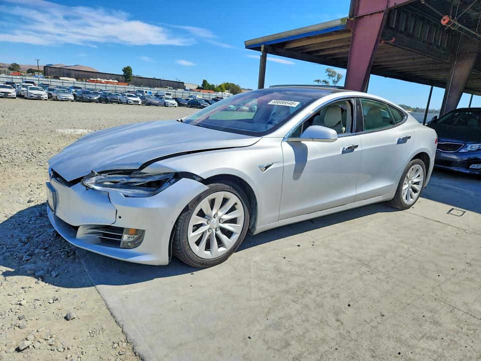 68686646 :رقم المزاد ، 5YJSA1E13HF224972 vin ، 2017 Tesla Model S مزاد بيع