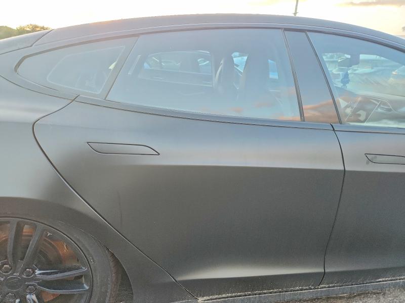 68745026 :رقم المزاد ، 5YJSA1CP3DFP06052 vin ، 2013 Tesla Model S مزاد بيع