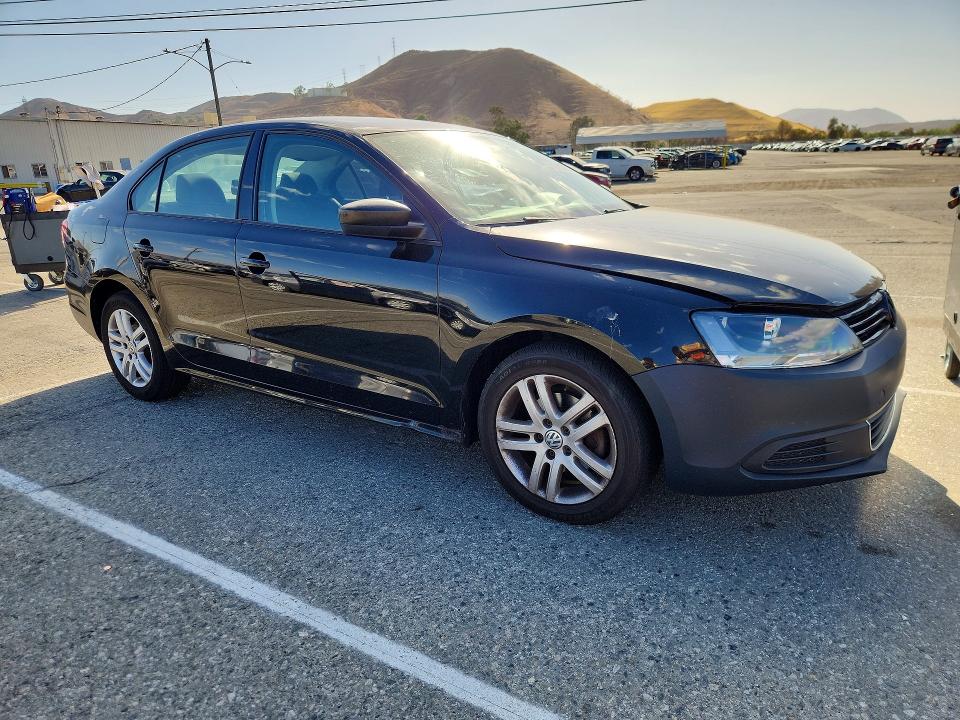 70923856 :رقم المزاد ، 3VW2K7AJXBM300533 vin ، 2011 Volkswagen Jetta مزاد بيع
