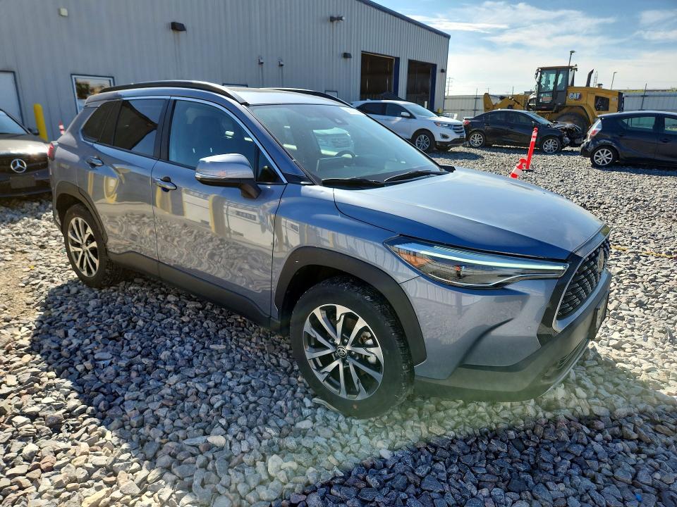 66688756 :رقم المزاد ، 7MUDAABG7NV039743 vin ، 2022 Toyota Corolla Cross مزاد بيع