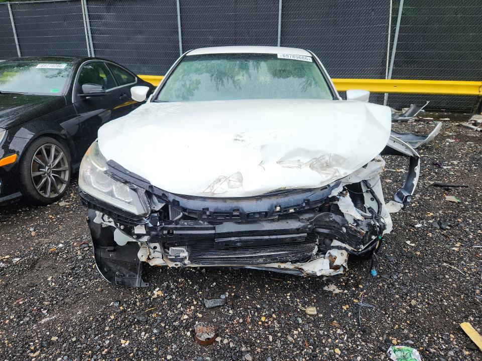 69785686 :رقم المزاد ، 1HGCR2F37HA067279 vin ، 2017 Honda Accord مزاد بيع