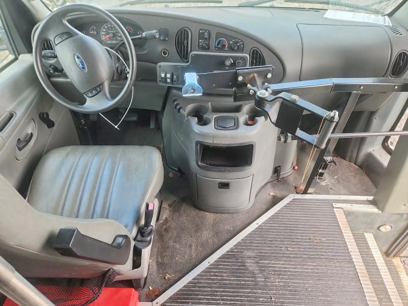 70491386 :رقم المزاد ، 1FDXE45S03HA68625 vin ، 2003 Ford Econoline مزاد بيع