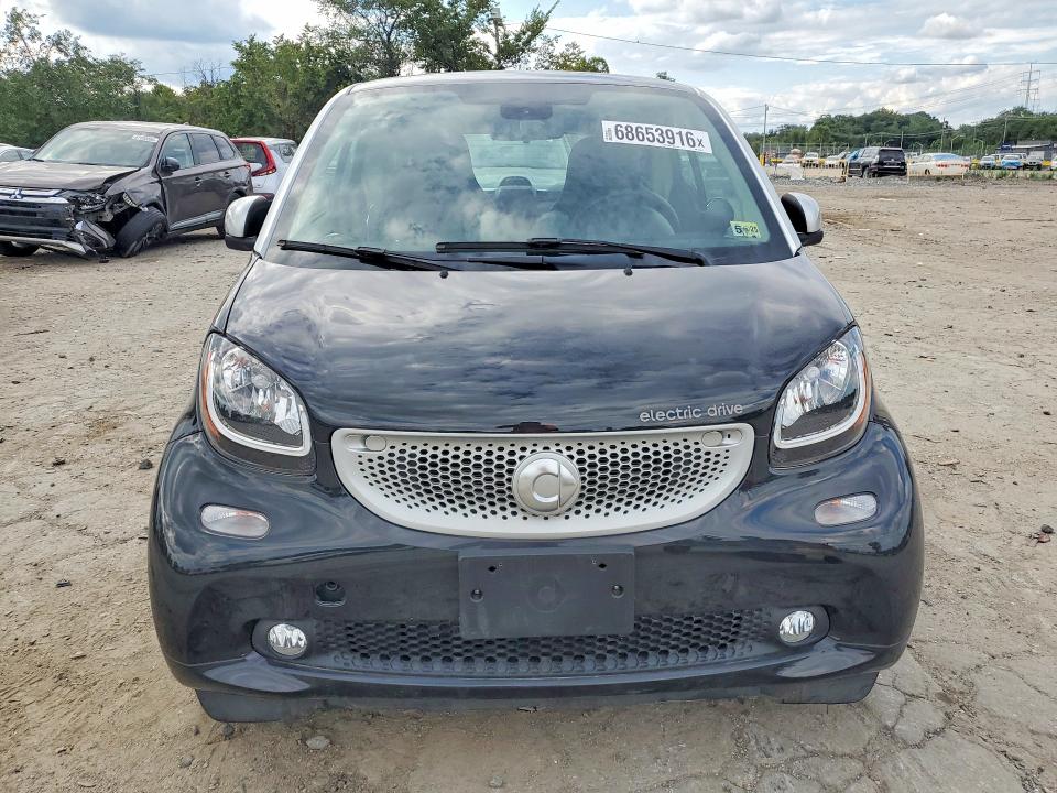 68653916 :رقم المزاد ، WMEFJ9BA4HK235018 vin ، 2017 Smart Fortwo مزاد بيع
