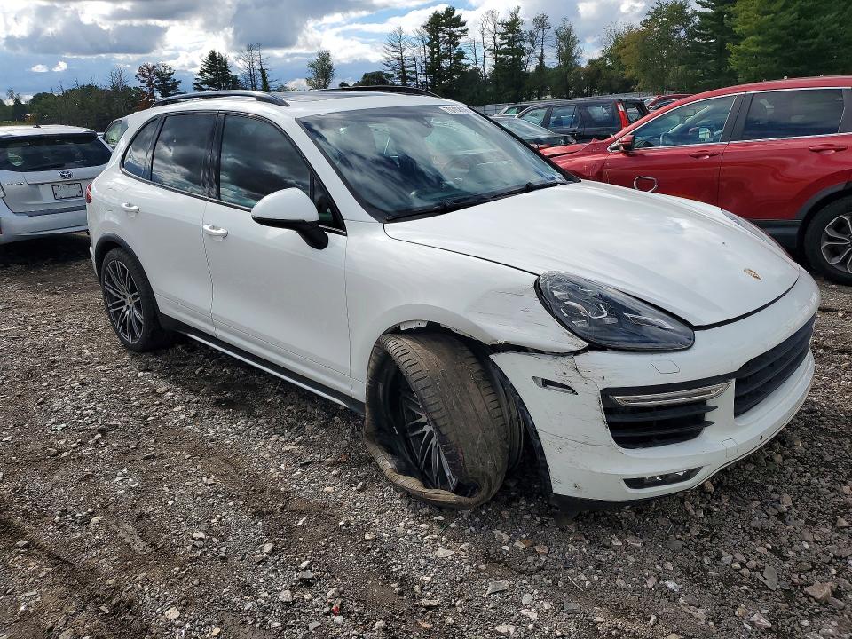 70702006 :رقم المزاد ، WP1AC2A26FLA82720 vin ، 2015 Porsche Cayenne مزاد بيع