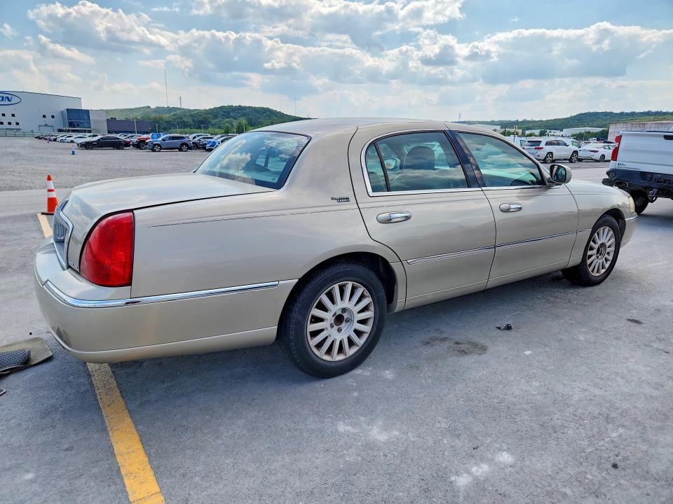2006 Lincoln Town Car მანქანა იყიდება აუქციონზე, vin: 1LNHM82V96Y626151, აუქციონის ნომერი: 67316596