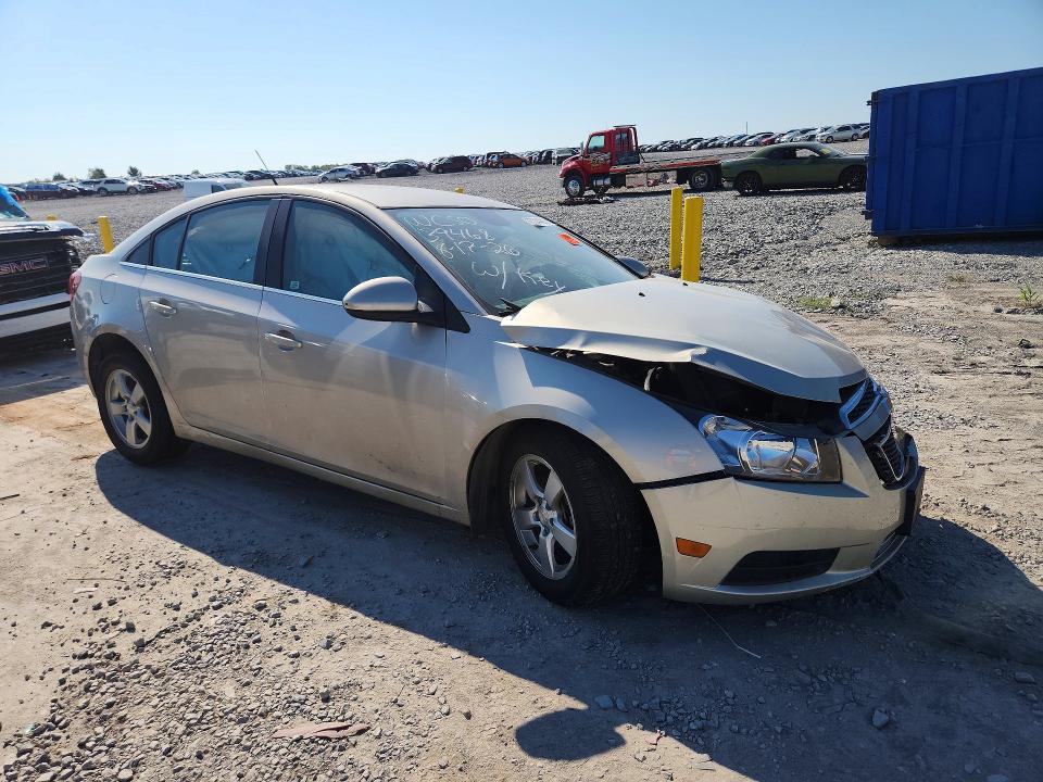67244696 :رقم المزاد ، 1G1PC5SB8E7447930 vin ، 2014 Chevrolet Cruise مزاد بيع