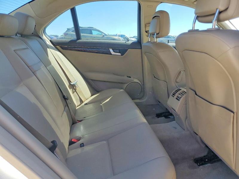 Продажа на аукционе авто 2013 Mercedes-benz C, vin: WDDGF4HB5DG090999, номер лота: 70821316