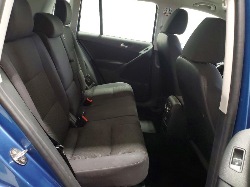 67641936 :رقم المزاد ، WVGBV7AX9JK004323 vin ، 2018 Volkswagen Tiguan Limited مزاد بيع