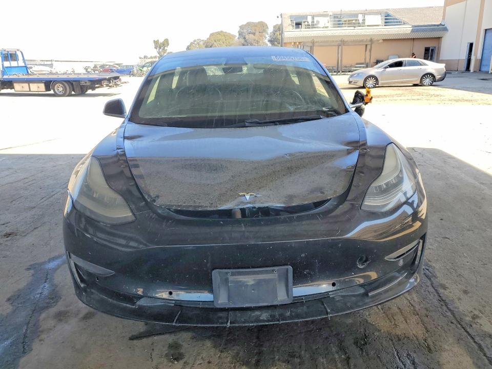 69455756 :رقم المزاد ، 5YJ3E1EB1JF144433 vin ، 2018 Tesla Model 3 مزاد بيع