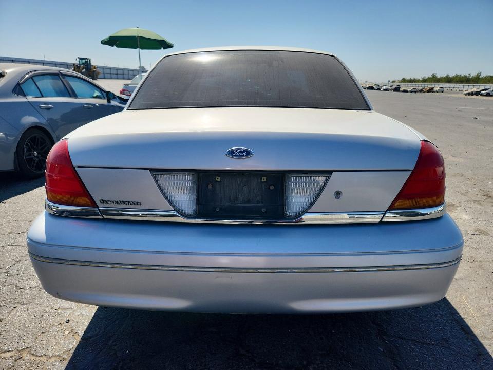 68734466 :رقم المزاد ، 2FAFP71W22X115890 vin ، 2002 Ford Crown Victoria مزاد بيع