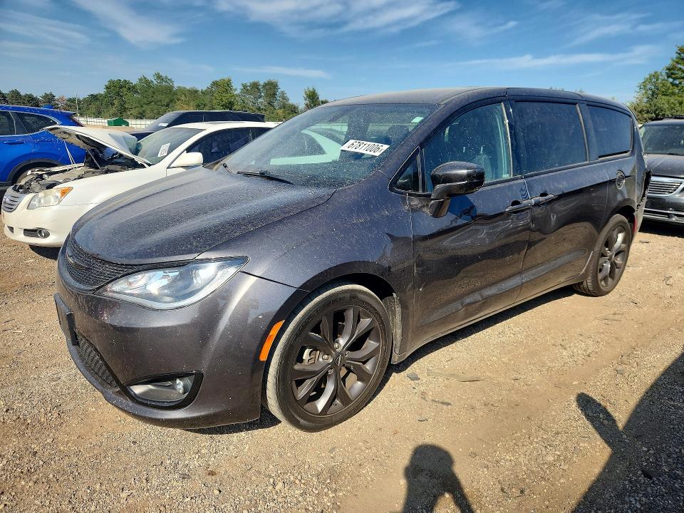 Auction sale of the 2018 Chrysler Pacifica, vin: 2C4RC1FG1JR357915, lot number: 67811006