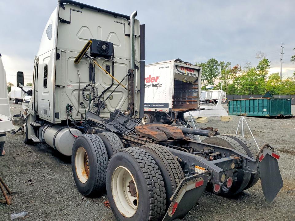 Продажа на аукционе авто 2015 Freightliner Cascadia, vin: 1FUJGLD58FLFY2231, номер лота: 65010386