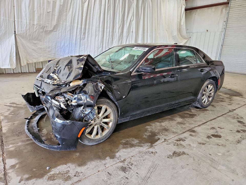 Auction sale of the 2016 Chrysler 300, vin: 2C3CCARGXGH305199, lot number: 68201596