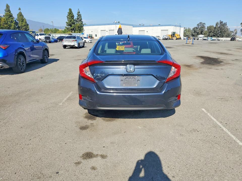 Aukcja sprzedaży 2018 Honda Civic, vin: JHMFC1F31JX015865, numer aukcji: 70582246