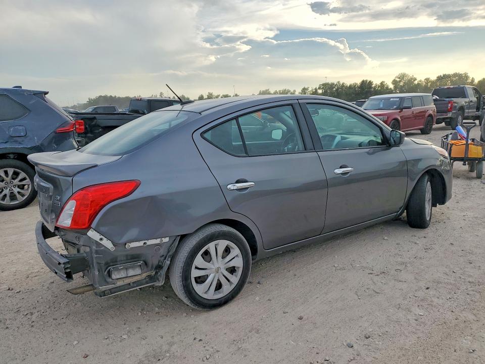 69107696 :رقم المزاد ، 3N1CN7AP3JL872702 vin ، 2018 Nissan Versa مزاد بيع