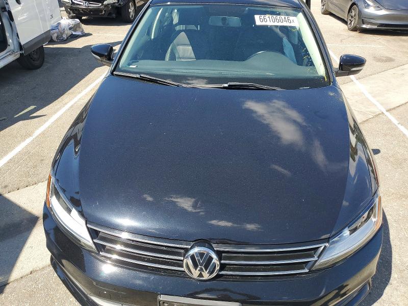 66106046 :رقم المزاد ، 3VWDB7AJ8HM204367 vin ، 2017 Volkswagen Jetta مزاد بيع