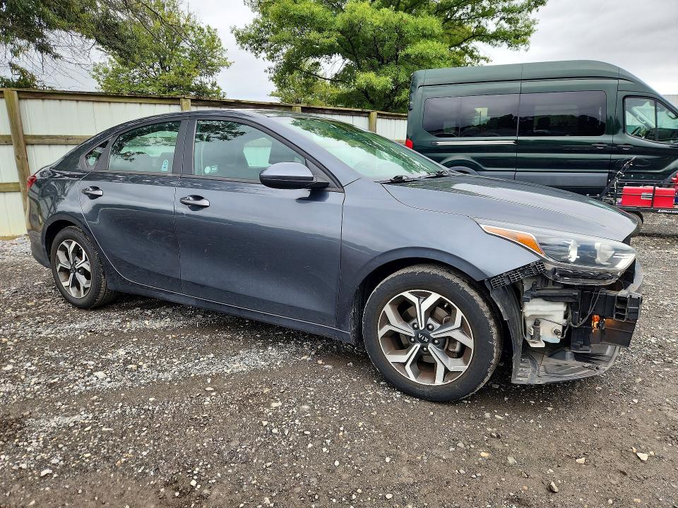 2021 Kia Forte მანქანა იყიდება აუქციონზე, vin: 3KPF24AD8ME352379, აუქციონის ნომერი: 70710176