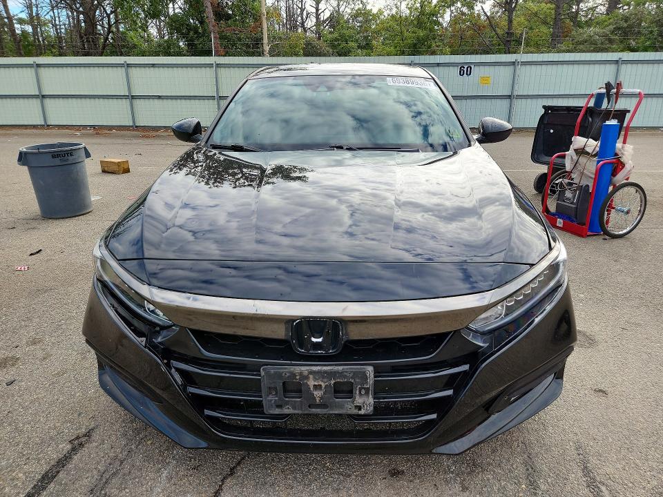 Продаж на аукціоні авто 2018 Honda Accord, vin: 1HGCV1F34JA020562, номер лоту: 69389936