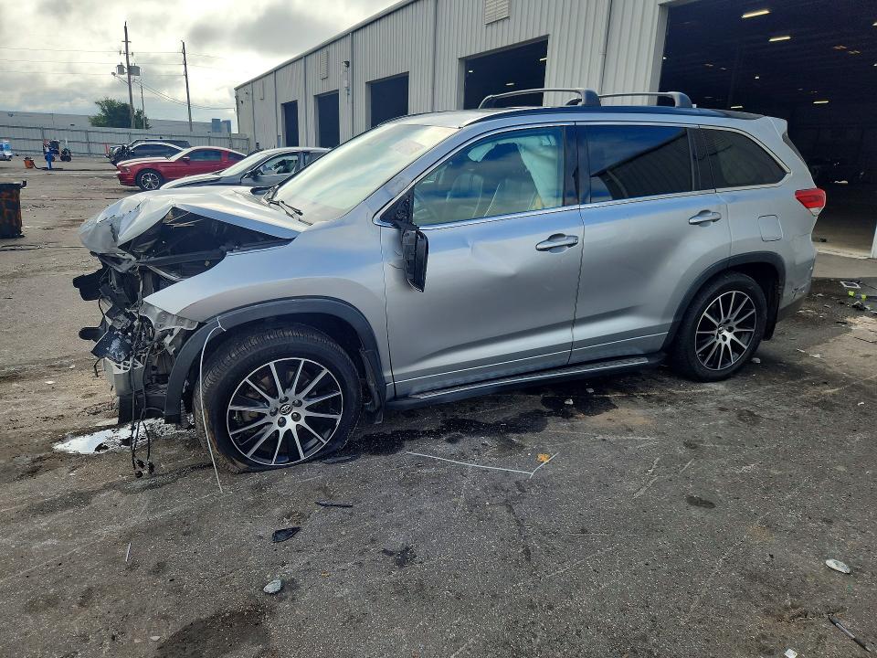 Продаж на аукціоні авто 2017 Toyota Highlander, vin: 5TDJZRFH4HS379069, номер лоту: 70020196