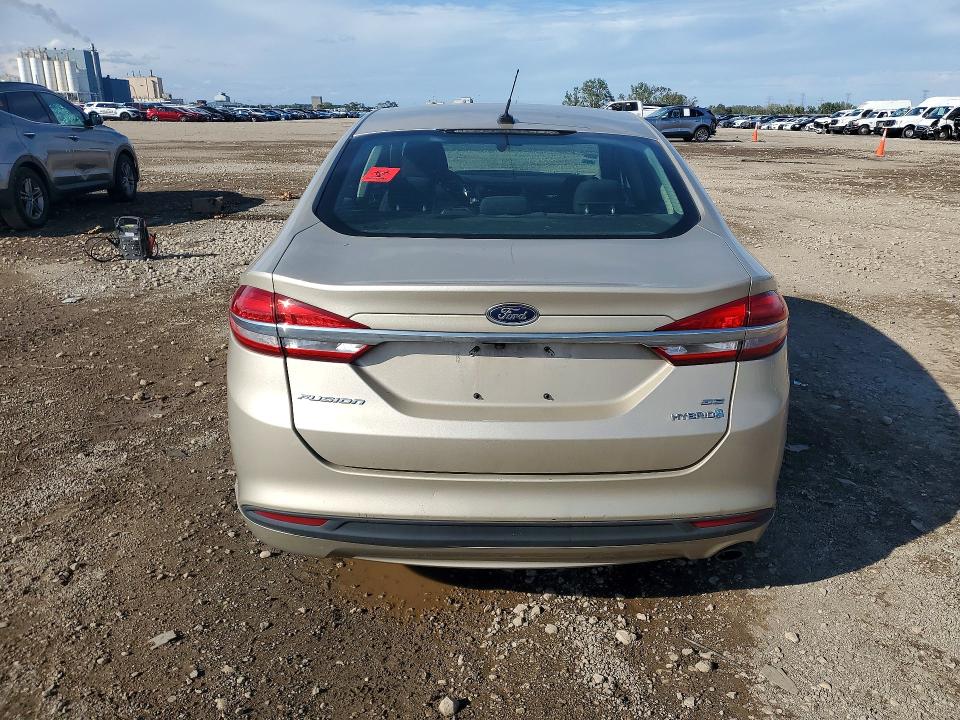 70124266 :رقم المزاد ، 3FA6P0LU2HR385177 vin ، 2017 Ford Fusion مزاد بيع
