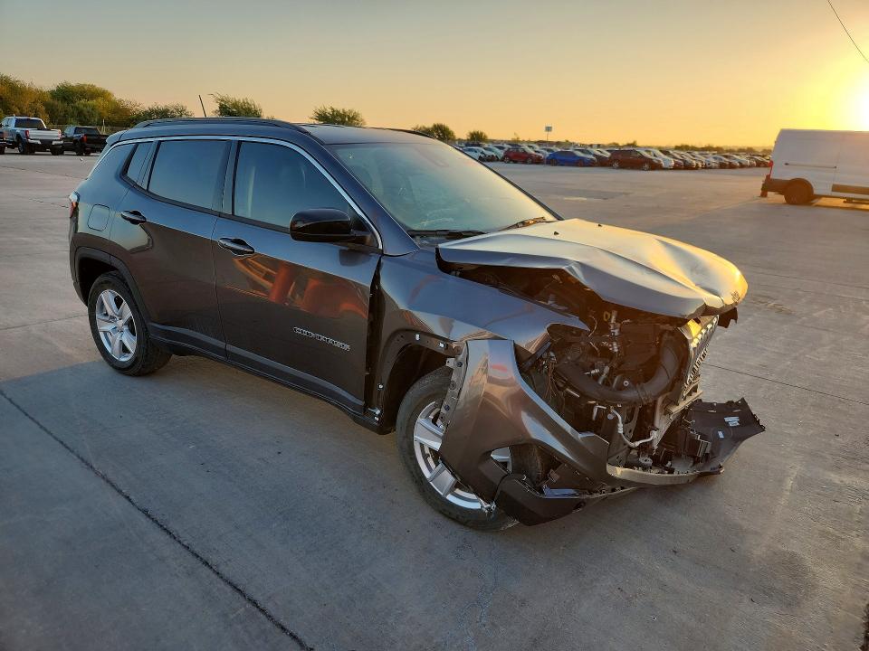 67472376 :رقم المزاد ، 3C4NJCBB0NT202334         vin ، 2022 Jeep Compass مزاد بيع