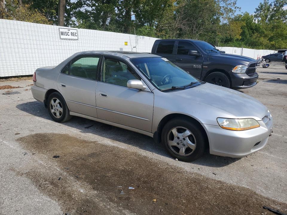 Продажа на аукционе авто 1998 Honda Accord, vin: 1HGCG5650WA131023, номер лота: 69189866